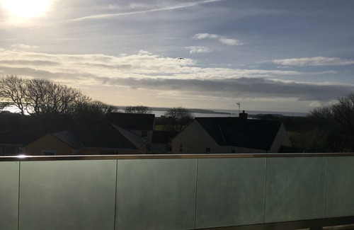 Tenby House | Heated Pool & Hot Tub Retreat with Ocean View - Rated 10/10