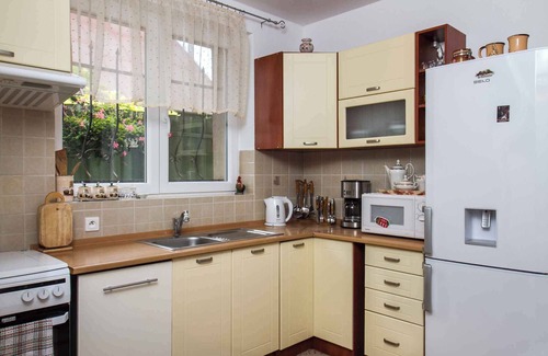 Balatonboglar House | Cozy Retreat with Lake View, Spa & Modern Amenities
