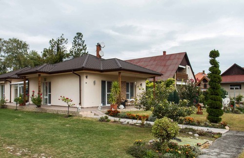 Balatonboglar House | Cozy Retreat with Lake View, Spa & Modern Amenities