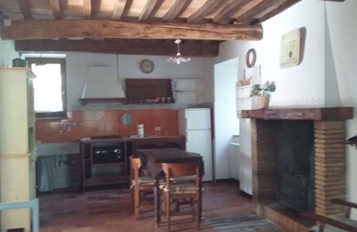 Orvieto House | Cozy Holiday Home with Internet and Lush Garden Retreat