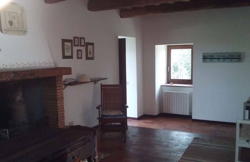 Orvieto House | Cozy Holiday Home with Internet and Lush Garden Retreat