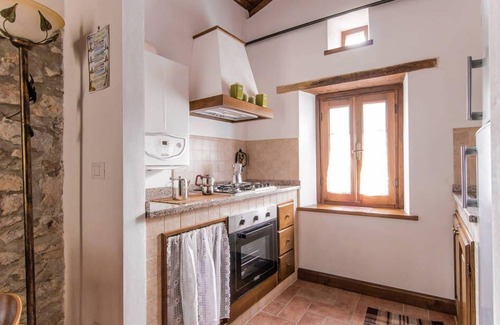 Minucciano House | Inviting Holiday Home with Pool in Garfagnana Awaits You