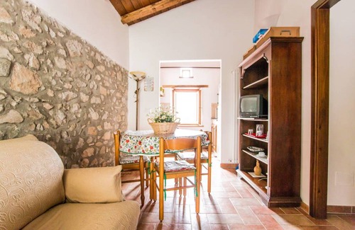 Minucciano House | Inviting Holiday Home with Pool in Garfagnana Awaits You