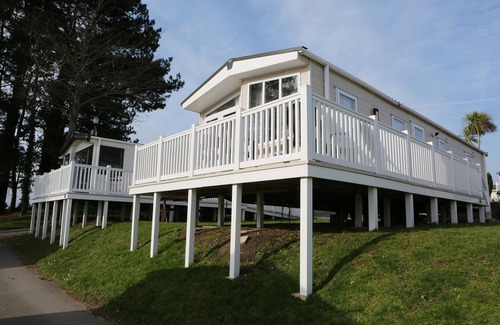 Hamworthy House | Seaside Retreat with Panoramic Views and Pool Access