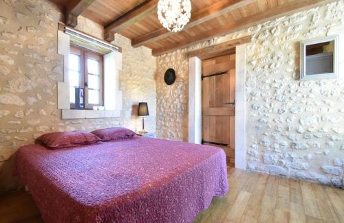 Bertric-Buree House | Relaxing Holiday Home with Pool in Verteillac