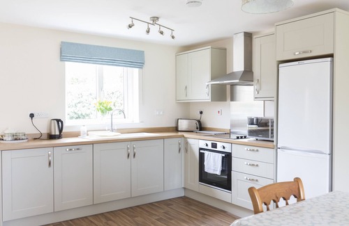 East Dereham House | Inviting Holiday Home with Pool, Sauna & Tennis Courts
