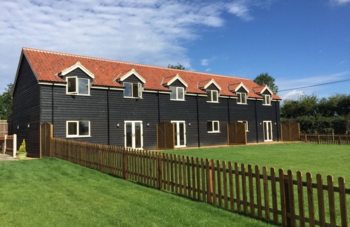 East Dereham House | Inviting Holiday Home: Pool, Sauna & Gym in Norfolk!