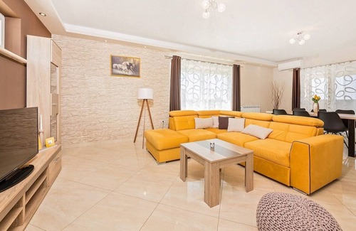 Karojba Villa | Holiday home with pool in quiet village in central Istria near Motovun