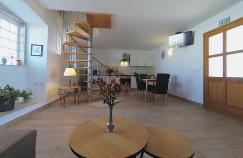 Kastelir-Labinci Villa | Idyllic Holiday Home with Pool for 4 in Kaštelir-Labinci
