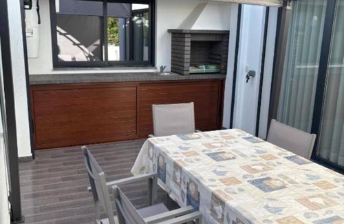 Corroios House | Holiday home with pool 15 minutes walk from the beach and 5 minutes from Aroeira golf course