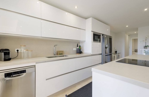 Ojen House | Modern Holiday Home with Private Pool and Sea Views