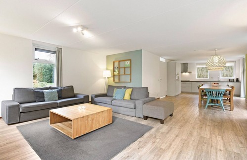 Midlaren House | Relaxing Holiday Home with Sauna in Idyllic Park Setting