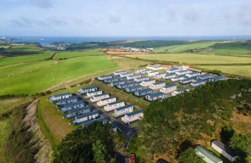 Newquay Resort | Holiday Home with Breathtaking Ocean Views & Pool Access