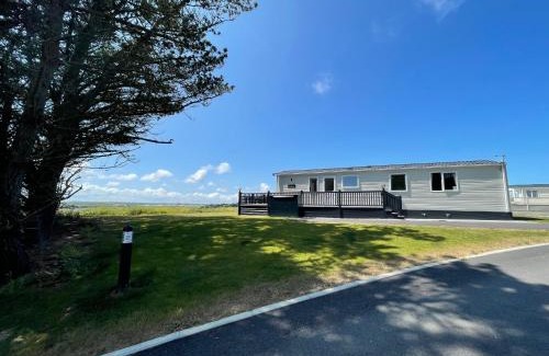 Newquay Resort | Holiday Home with Breathtaking Ocean Views & Pool Access