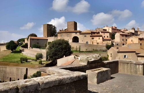 Tuscania House | Inviting Holiday Home with Garden and Pet-Friendly Options