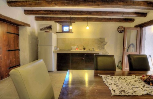 Kotli House | Relaxing Holiday Home with Terrace & Barbecue Amenities