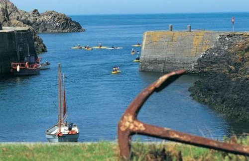 St Brides House | Family-Friendly Retreat at Holiday Home Y Storfa