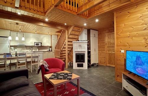 Yllasjarvi House | Family-Friendly Ylläsriekko Holiday Home with Hot Tub