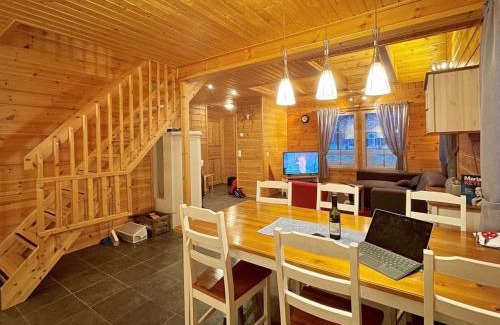 Yllasjarvi House | Family-Friendly Ylläsriekko Holiday Home with Hot Tub