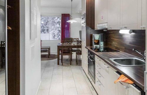 Akaslompolo House | Relaxing Holiday Home Yllästar 3 with Hot Tub & Family Fun