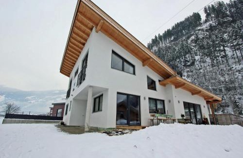 Zell am Ziller House | Cozy Steinfeld Home Near Ski Lift - Pet & Child Friendly