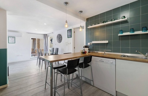Seixal House | Relaxing Zen Village Verde with Pool, Wi-Fi & Family Amenities
