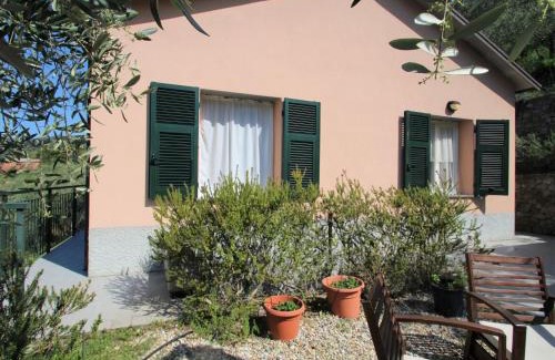 Sestri Levante House | Cozy Holiday Home Zia Maria: Family-Friendly Getaway