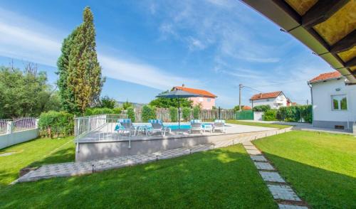 Blagaj House | Cozy Holiday Home ZLATAR Buna with Oceanfront Pool Views