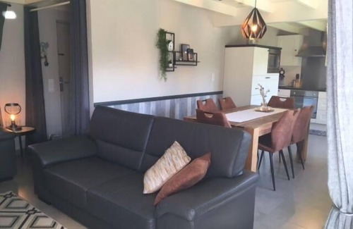 De Panne House | Cozy Holiday House De Panne with Pool and Family Amenities