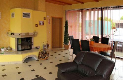 Woldegk House | Welcoming Holiday Home Zum Katzengrund I for Families & Pets