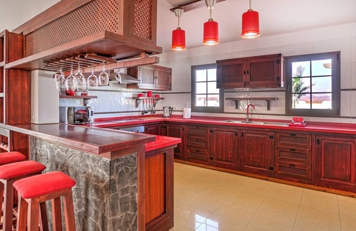 Antigua House | Spacious Holiday House Casillas de Morales for 10 Guests