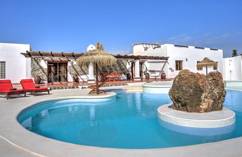 Antigua House | Spacious Holiday House Casillas de Morales for 10 Guests