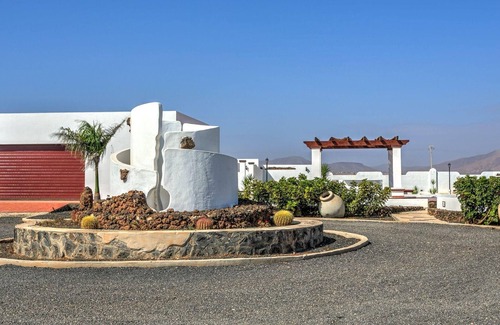 Antigua House | Spacious Holiday House Casillas de Morales for 10 Guests