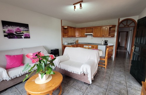 Tias House | Serene Holiday House with Timanfaya Views & Spa Amenities