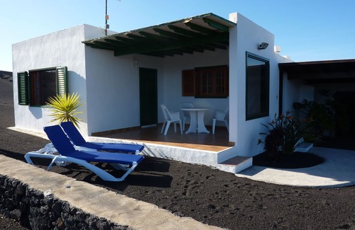 Tias House | Serene Holiday House with Timanfaya Views & Spa Amenities