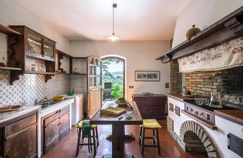 SantʼAngelo in Vado House | Spacious Holiday House Sant'Angelo: Perfect for Groups