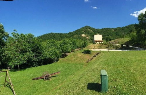 Apecchio House | Spacious Holiday House Sant'Angelo in Vado for 20 Guests