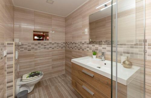 Zalec House | Experience Holiday House Žalec: 4-Star Oceanfront Getaway