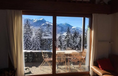 Aeschi bei Spiez Ski Chalet | Spacious Holiday House Aeschi b. Spiez for Large Groups