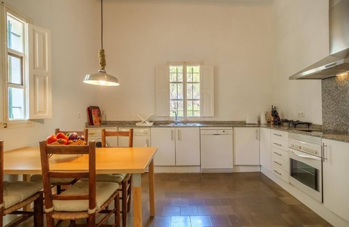 Mal Pas-Bon Aire House | Spacious Alcudia Holiday House for Groups with Pool & Kitchen