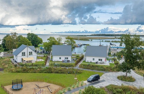 Altwarp House | Cozy Altwarp Holiday Home for 2 with Kitchen & Breakfast