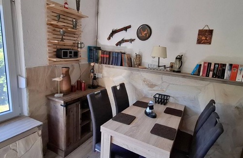 Barnin House | Cozy Holiday House Barnin for 4 with Kitchen & Breakfast