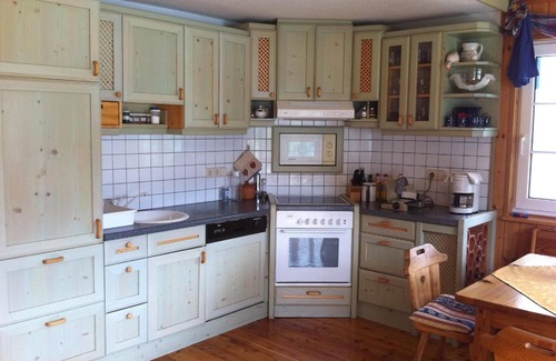 Bodensdorf House | Cozy Holiday House Bodensdorf with Kitchen & Breakfast