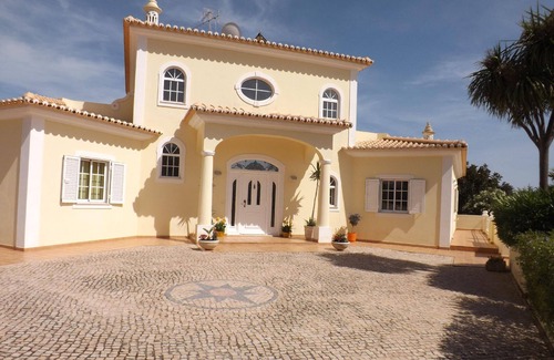 Pata de Cima House | Inviting Holiday House Loulé with Private Pool for Families