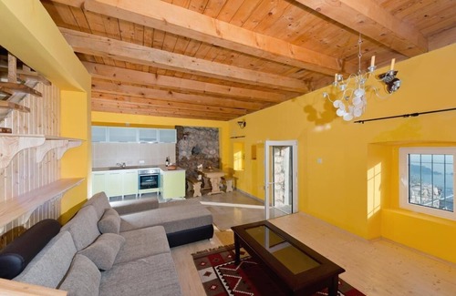 Lapcici House | Cozy Holiday House Budva with Pool and Breakfast for 4