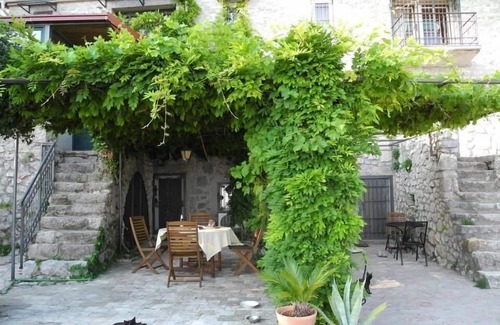 Lapcici House | Cozy Holiday House Budva with Pool and Breakfast for 4