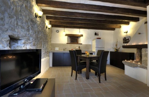 Kotli House | Cozy Holiday House Buzet: Ideal for Families & Pets