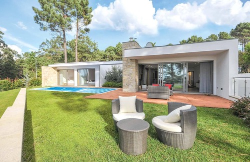 Caminha House | Spacious Holiday House Caminha with Private Pool and Kitchen