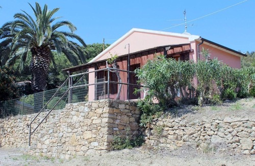 Madonna delle Grazie House | Cozy Capoliveri Holiday House with Ocean View & Pet Friendly
