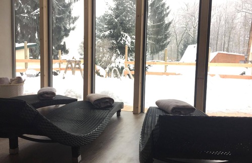 Rabenstein House | Cozy Holiday House Chemnitz for 4 with Pool & Ocean View